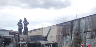ISU Vrancea a anunțat cauza probabilă a incendiului care a mistuit mai multe utilaje la Salubrizare și Servicii Publice