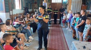 FOTO Ziua Imnului Național – o lecție despre respect, apartenență și suflet românesc 1 ziua imnului politie iresti 1