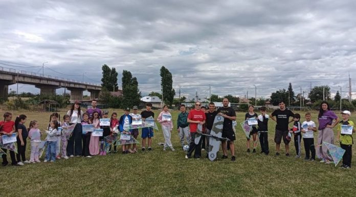 FOTO Culoare, bucurie și pasiune pentru zbor la Festivalul Zmeielor de la Mărășești