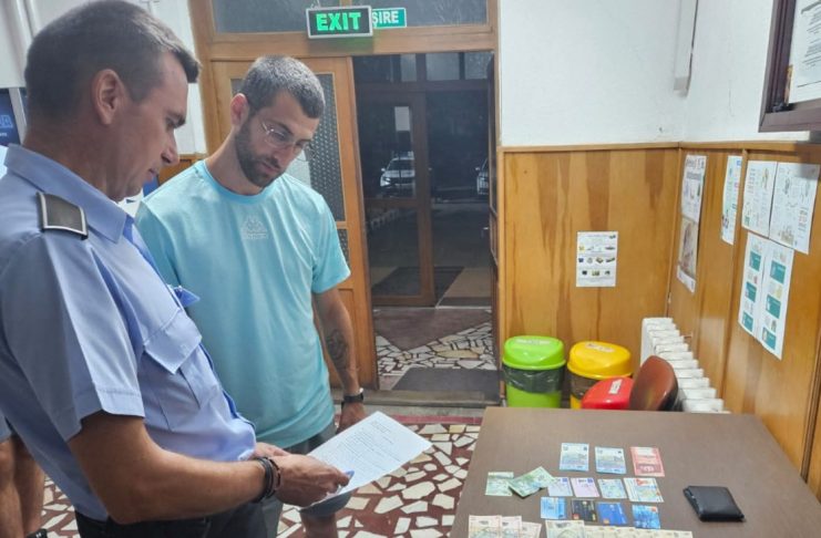 Portofel cu bani și acte, adus la Poliția Locală / Proprietarul a fost identificat