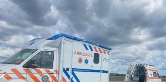 Două persoane electrocutate, transportate la spital