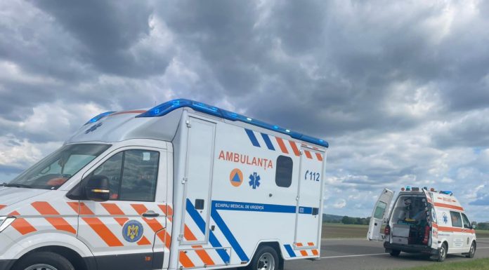 Două persoane electrocutate, transportate la spital