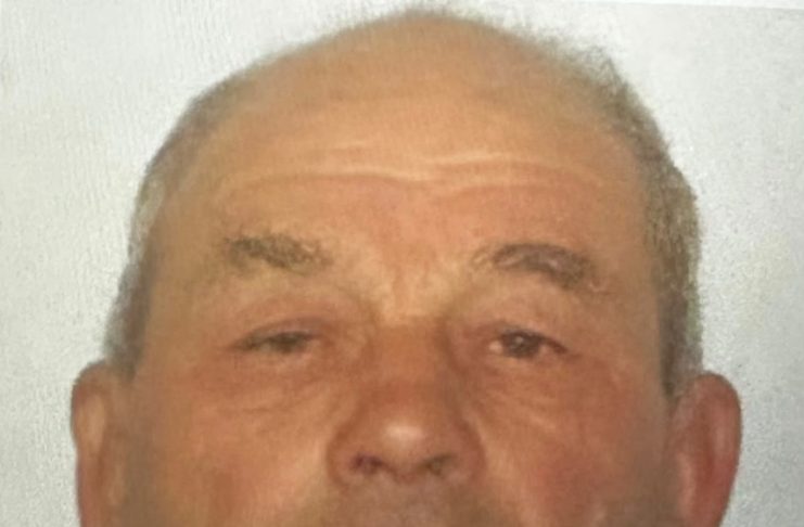 L-ați văzut? Un bătrân a plecat de la Spitalul Județean din Focșani și e de negăsit