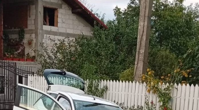 Patru persoane rănite după ciocnirea a două mașini, la Jariștea