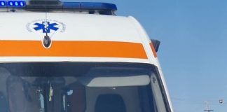Un bărbat s-a răsturnat cu mașina și a ajuns la spital