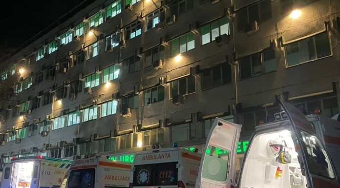 Cei doi tineri răniți în accidentul de azi noapte, în stare foarte gravă