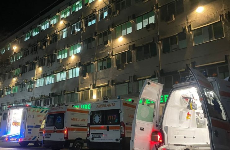 Cei doi tineri răniți în accidentul de azi noapte, în stare foarte gravă