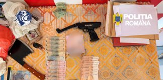 Femeie și bărbat, arestați pentru trafic de droguri de risc. Bani și arme găsite la percheziții