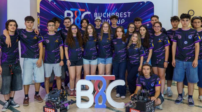 FOTO Brickbot de neînvins la cea mai mare competiție de roboticǎ din off-season