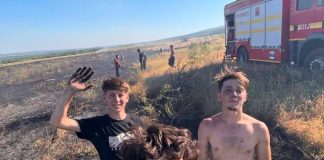 Spirit civic: 3 tineri au sprijinit pompierii militari să stingă incendiul de vegetație de la Bolotești