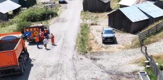 Ample lucrări pe DN 2R, în județul Vrancea. Se intervine pentru refacerea unui drum degradat și redarea lui comunității