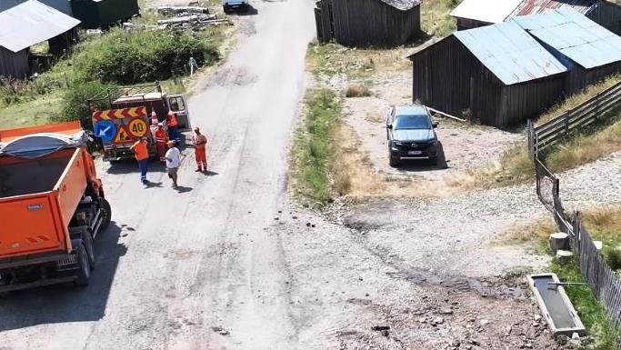 Ample lucrări pe DN 2R, în județul Vrancea. Se intervine pentru refacerea unui drum degradat și redarea lui comunității lucrari DN 2R