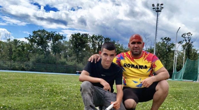 Un tânăr pasionat de aeromodelism din Suceava și-a găsit a doua familie în Vrancea