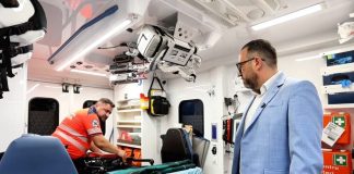 VIDEO Ambulanțieri vrânceni scuipați, amenințați cu cuțitul, sechestrați, jigniți. La ce se supun salvatorii când pleacă pe teren