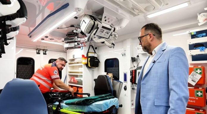 VIDEO Ambulanțieri vrânceni scuipați, amenințați cu cuțitul, sechestrați, jigniți. La ce se supun salvatorii când pleacă pe teren
