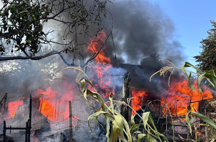 FOTO Pagube însemnate în urma incendiului de la gospodăria din Terchești / O tânără a suferit atac de panică