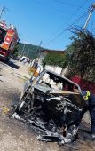 FOTO O mașină s-a făcut scrum la Broșteni 1 masina arsa