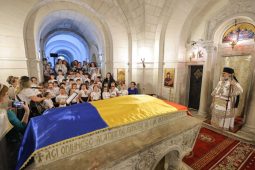 FOTO Slujbă de hram la capela Mausoleului Mărășești, oficiată de ÎPS Ciprian 1 mausoleu marasesti ciprian