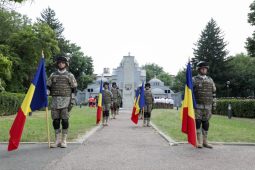VIDEO-FOTO Comemorarea eroilor români / Președintele Consiliului Județean Vrancea, Nicușor Halici: „Mărășești ne obligă să fim o generație demnă de sacrificiul eroilor noștri” 9 militari mausoleu focsani