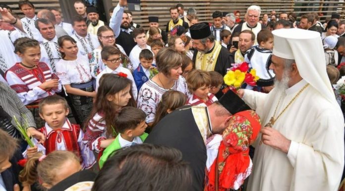 Duminica migranților români / Patriarhul Daniel: În biserică, românii din străinătate se simt ca acasă