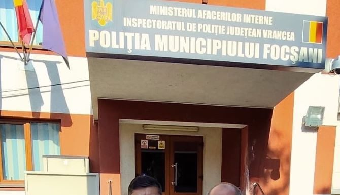 Aflat în timpul liber, un polițist a imobilizat un bărbat care tocmai tâlhărise o persoană pe stradă