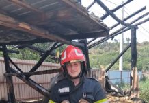 Pompierul lunii iulie – un tânăr pompier din Adjud, care a salvat mai mulți cățeluși dintr-un incendiu pompier stoica adjud