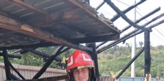 Pompierul lunii iulie – un tânăr pompier din Adjud, care a salvat mai mulți cățeluși dintr-un incendiu