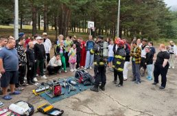 FOTO Pompierii vrânceni, alături de copii în activități de educație preventivă 1 pompieri copii brosteni 3