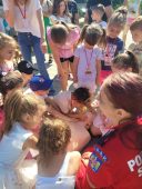 Pompierii vrânceni, la Suraia, alături de cei mici, pentru o lecție despre prevenție, responsabilitate și siguranță 2 pompieri copii suraia 1