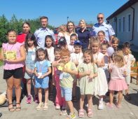 Pompierii vrânceni, la Suraia, alături de cei mici, pentru o lecție despre prevenție, responsabilitate și siguranță 3 pompieri copii suraia 2