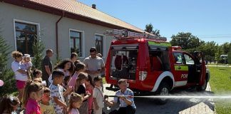 Pompierii vrânceni, la Suraia, alături de cei mici, pentru o lecție despre prevenție, responsabilitate și siguranță