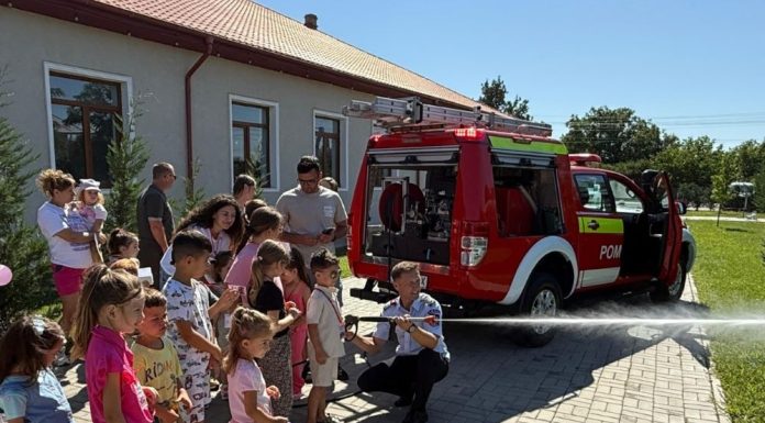 Pompierii vrânceni, la Suraia, alături de cei mici, pentru o lecție despre prevenție, responsabilitate și siguranță