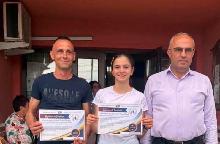 FOTO Echipa de atletism din Nănești, premiată de autoritățile locale / Alergarea, o pasiune pentru mai mulți elevi din Nănești