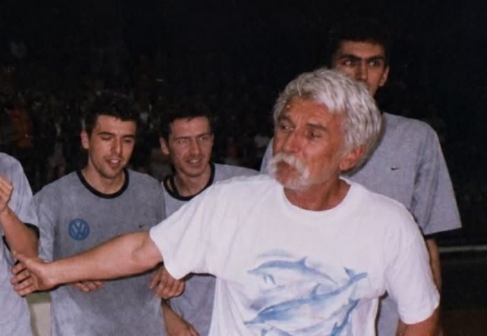 Doliu în lumea sportului vrâncean: a murit profesorul și preparatorul fizic Ștefan Munteanu