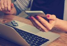 De la ghișeu la telefon: lucrurile pe care nu mai trebuie să ieșim din casă ca să le facem telefon laptop online
