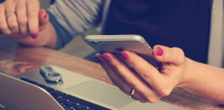 De la ghișeu la telefon: lucrurile pe care nu mai trebuie să ieșim din casă ca să le facem