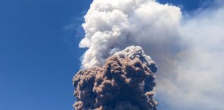 MAE, atenționare de călătorie în Italia: zborurile din Catania, Sicilia, suspendate din cauza erupției vulcanului Etna