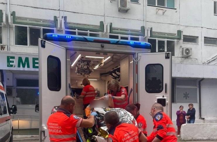 Bărbat cu arsuri grave pe corp, transportat la spital