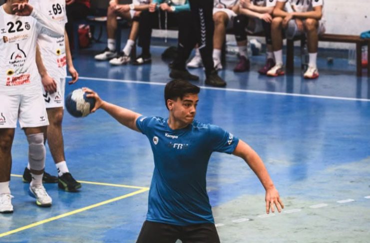Tânăr handbalist din Focșani, transferat la un club important din țară