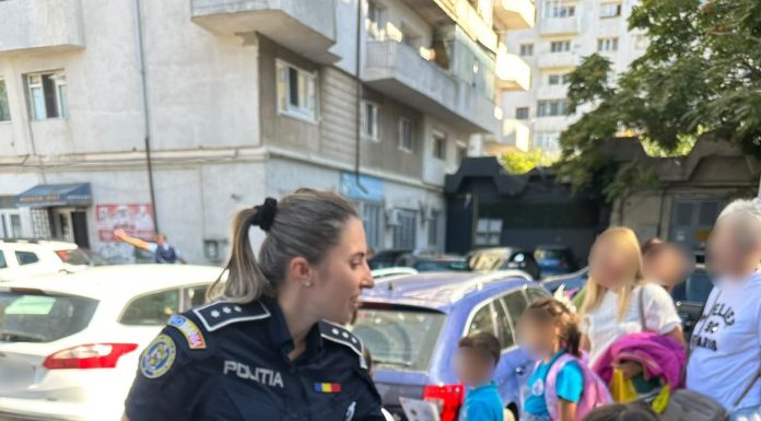 FOTO Polițiștii și jandarmii, mai aproape de elevi și părinți pentru un an școlar în siguranță,