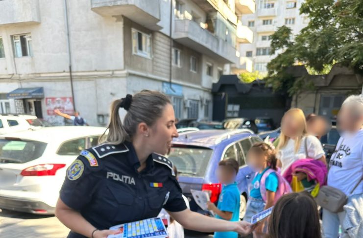 FOTO Polițiștii și jandarmii, mai aproape de elevi și părinți pentru un an școlar în siguranță,