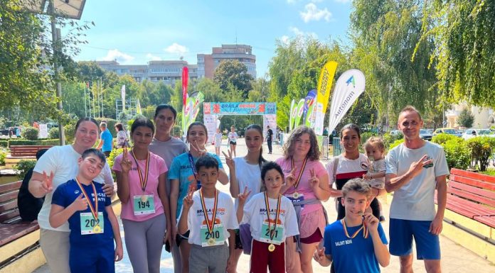 FOTO Tinerii alergători din Nănești și Bordeasca, participanți la Semimaratonul Brăila 2026