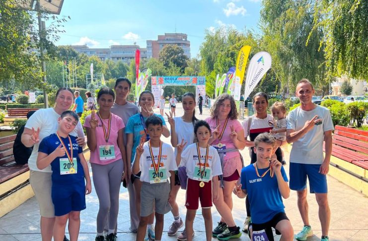 FOTO Tinerii alergători din Nănești și Bordeasca, participanți la Semimaratonul Brăila 2026