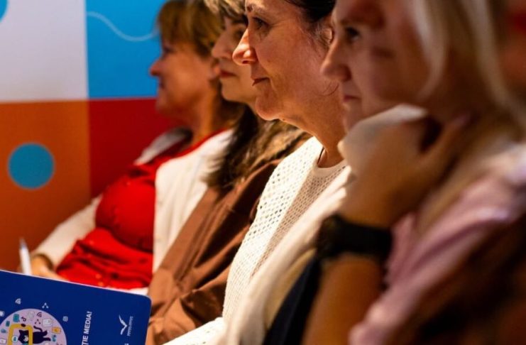 Important pentru profesori: înscrieri la cursul gratuit de educație media digitală pentru profesori organizat de CJI