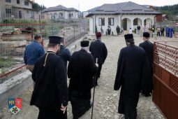 FOTO Credință, speranță și fapte bune: Vrancea, sub binecuvântarea Sfintei Cruci 2 clerici halici soveja