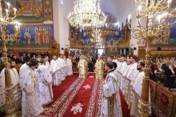 FOTO Fragment din lemnul Sfintei Cruci adus spre închinarea credincioșilor vrânceni și sfințirea sediului Protoieriei Focșani I 3 cruce catedrala 3