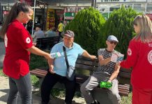 FOTO Crucea Roșie Vrancea, acțiune de informare: ”Nicio familie să nu rămână dezbinată!” crucea rosie 2