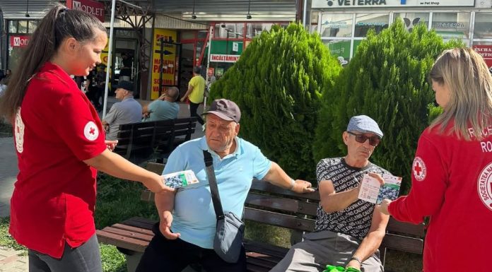 FOTO Crucea Roșie Vrancea, acțiune de informare: ”Nicio familie să nu rămână dezbinată!”