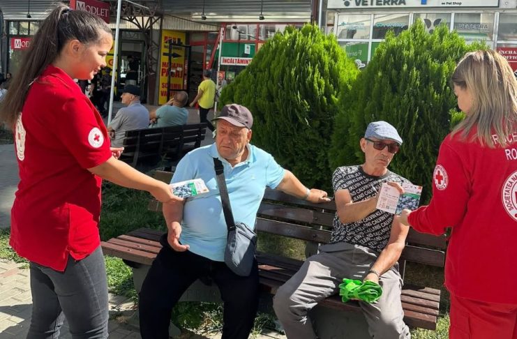 FOTO Crucea Roșie Vrancea, acțiune de informare: ”Nicio familie să nu rămână dezbinată!”