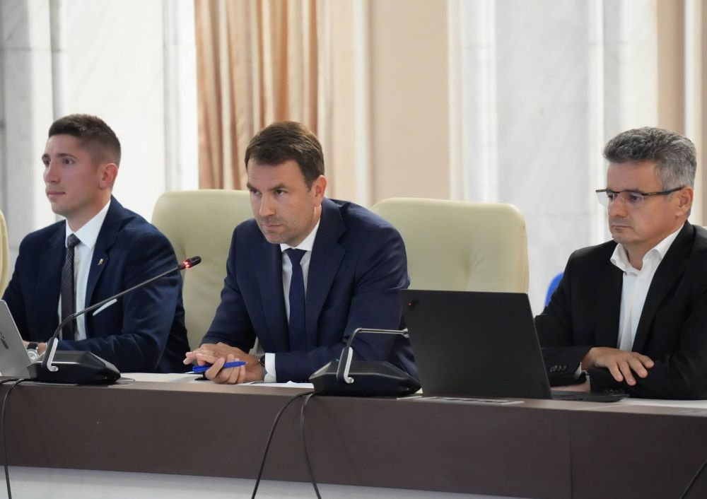 Deputatul Dragoș Ciobotaru, președintele Comisiei pentru transporturi: ”Programul de guvernare propus de Siegfried Mureșan este axat pe reforme și investiții” 4 drula comisie transporturi